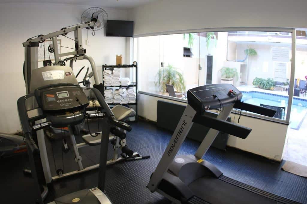 Academia equipada do hotel