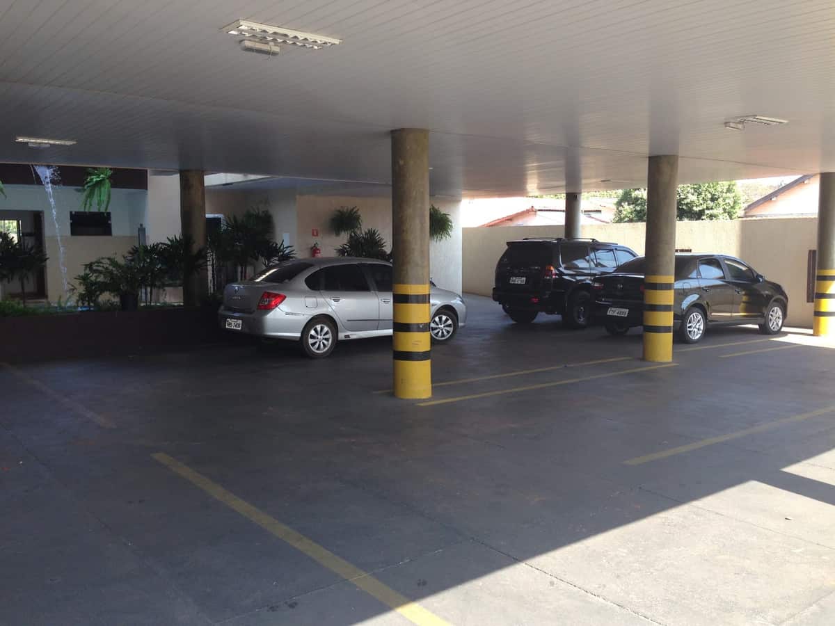 Garagem coberta e monitorada do hotel